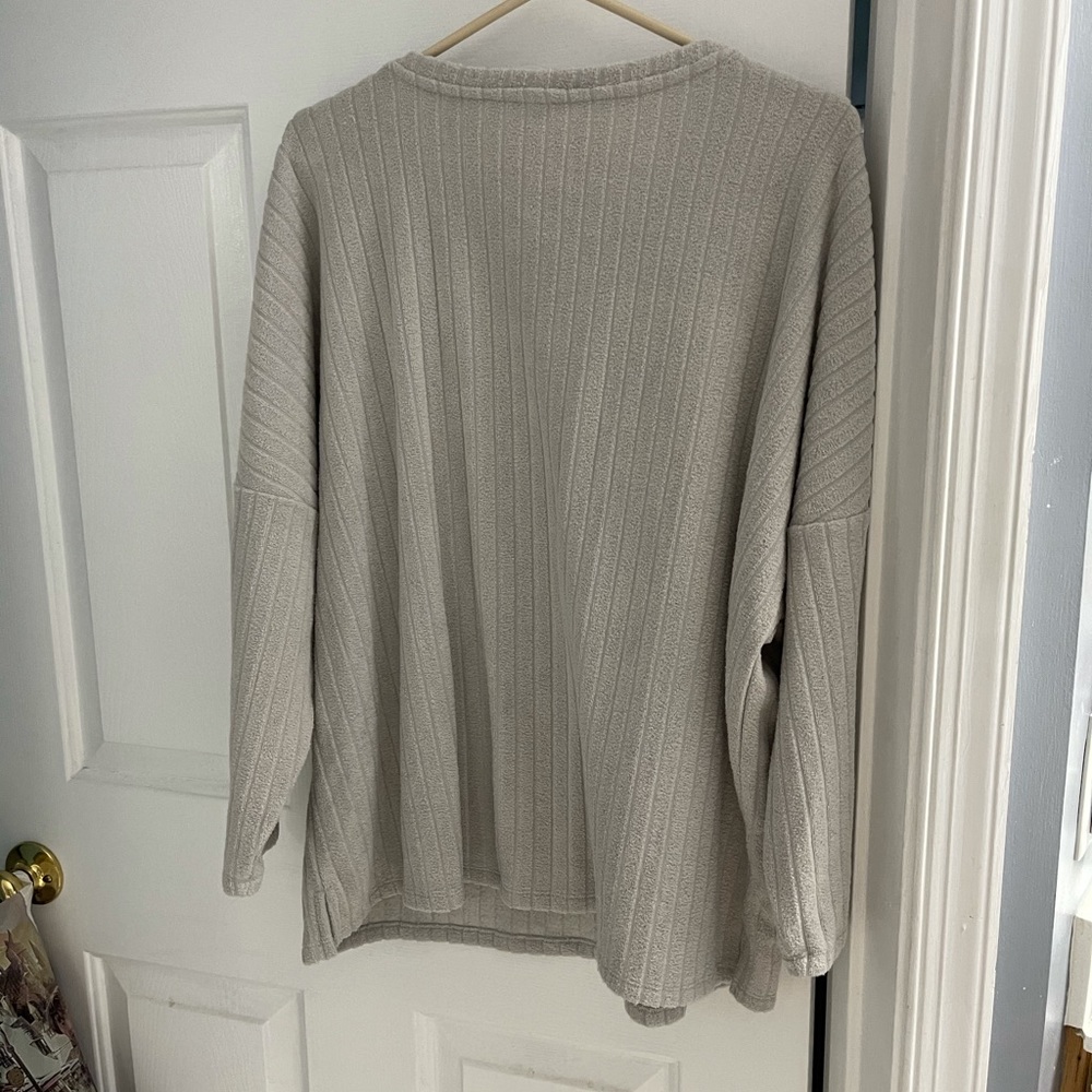 Sweater - Picture 3 of 4
